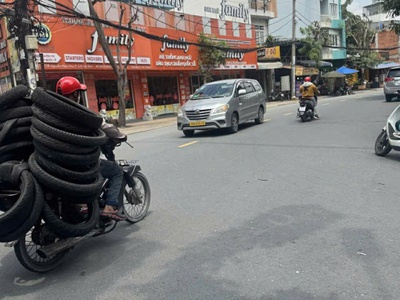 Gấp ngộp bank 25 tỷ gấp bán chdv mặt tiền tống văn hên p 15 tân bình 215m2-5 tầng 0