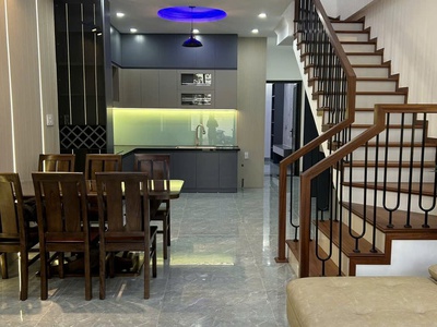 Cẩm lệ : nhà 2 tầng đẹp long lanh, full nội thất - mặt tiền đường 8m nguyễn nhàn,  dt: 100m2  4m5 x 2