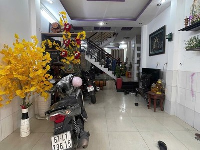 CHẠM 10 TỶ - CÓ NHÀ NGAY KHU ẨM THỰC LỮ GIA - NTĐ PHÚ THỌ - 80m2, 3 tầng, hẻm nhựa ô tô đỗ cửa. 1