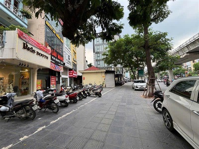 Nhà mặt phố đẹp - giá tốt - vị trí đắc địa tại đường hồ tùng mậu 1