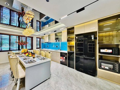 Vị trí đẹp, bán nhà văn cao, ô tô đỗ cửa, ở ngay, chỉ 14 tỷ 2