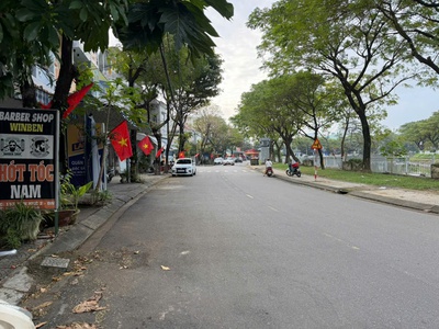 Nhà trọ gác lửng   diện tích 68m , đất ngoài sổ 15m2, tổng là 93m2, ngang 5m2. 0