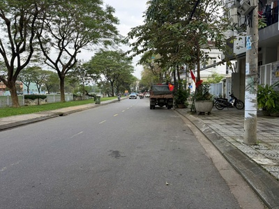 Nhà trọ gác lửng   diện tích 68m , đất ngoài sổ 15m2, tổng là 93m2, ngang 5m2. 3