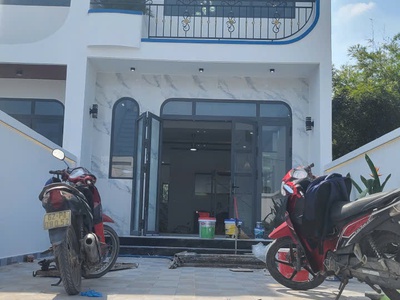 bán nhà 2 tầng mới xây chính chủ 123m2 giá 2.15 tỷ - mỹ hạnh nam - đức hòa - 0