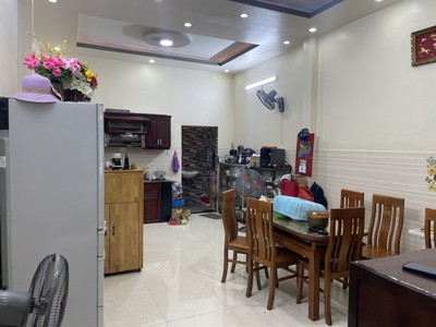 Bán nhà 3 tầng đường lê thị hoa, bình chiểu, thủ đức. dt 71m2, sổ hồng, giá 5,8 tỷ. liên hệ: 2