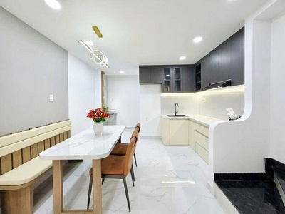 Biệt thự trung tâm quận 10, cmt8 p13, hẻm 6m, ngang 7m, dt 175m 2