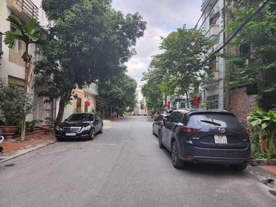 Biệt thự xây thô bồ đề, 80m x 6tầng, mt 8.2m, vỉa hè, mặt đường 10m, ôtô dừng đỗ ngày đêm 0