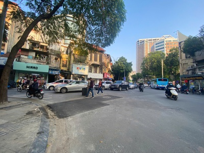 Linhhk cho thuê mp nguyễn hữu huân   30m  x 3 tầng, vị trí trung tâm 2