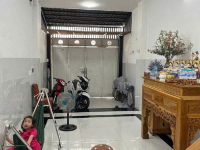 Nhà 4 tầng - ôtô đỗ cửa- sát vincom. ngay ngã 4 lê văn việt - lã xuân oai 0