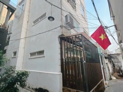 Bán nhà căn số 1 đường xóm chiếu,cách hẻm xe hơi 10 bước chân, sát mặt tiền 0