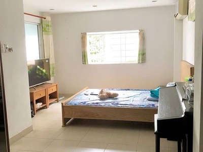 Bán nhà căn số 1 đường xóm chiếu,cách hẻm xe hơi 10 bước chân, sát mặt tiền 4