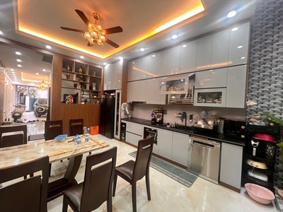 Cần bán gấp căn nhà phố ngọc thụy, nhà mới xây full nội thất ô tô vào nhà 5 tầng 90m2 x 22 tỷ. long 4