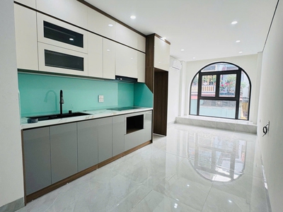 Cần bán 30m2 nhà 6 tầng thang máy, đường ô tô tránh ngõ 40 Kẻ Tạnh. Gần trường các cấp, gần chợ 0