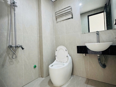 Cần bán 30m2 nhà 6 tầng thang máy, đường ô tô tránh ngõ 40 Kẻ Tạnh. Gần trường các cấp, gần chợ 4