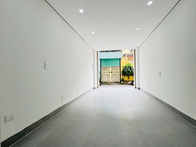 Cần bán 30m2 nhà 6 tầng thang máy, đường ô tô tránh ngõ 40 Kẻ Tạnh. Gần trường các cấp, gần chợ 5