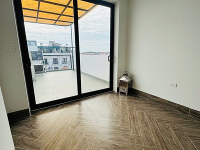 Cần bán 30m2 nhà 6 tầng thang máy, đường ô tô tránh ngõ 40 Kẻ Tạnh. Gần trường các cấp, gần chợ 6