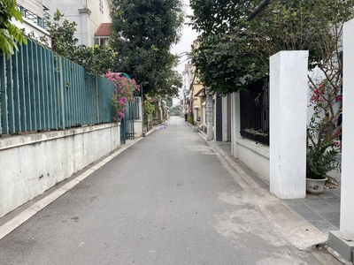 Cần bán 102m2 đất Làng Vàng, Gia Lâm. Đường thông xe ô tô 7 chỗ 0