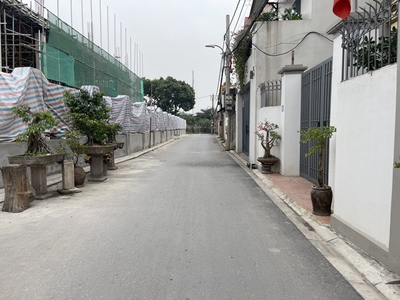 Cần bán 102m2 đất Làng Vàng, Gia Lâm. Đường thông xe ô tô 7 chỗ 1