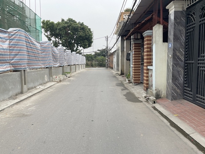 Cần bán 102m2 đất Làng Vàng, Gia Lâm. Đường thông xe ô tô 7 chỗ 2