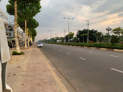 Hot     sở hữu ngay lô đất đẹp - giá tốt - vị trí đắc địa tại khu phố thương mại bình lộc, long 1