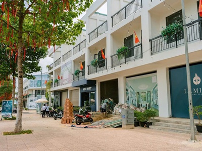 Hot     sở hữu ngay lô đất đẹp - giá tốt - vị trí đắc địa tại khu phố thương mại bình lộc, long 2