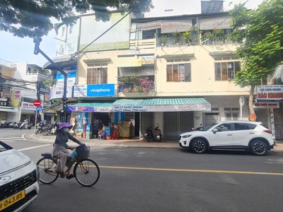 Bán nhà 3 tầng căn góc mặt tiền kinh doanh diện tích 46,7m2 giá bán 15,9 tỷ thương lượng 0