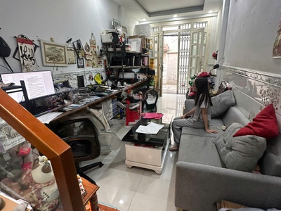 Nhà đẹp ở ngay 3.1 12.3 1 lầu kiên cố hẻm xe hơi thông khu chợ vải phú thọ hòa giá chỉ 2