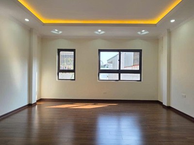 10m ra mặt phố dương quảng hàm, ô tô vào nhà, mới cứng, 50m 7t thang máy 1