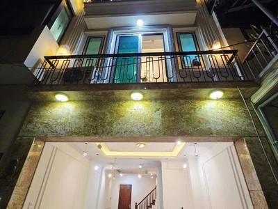 10m ra mặt phố dương quảng hàm, ô tô vào nhà, mới cứng, 50m 7t thang máy 0