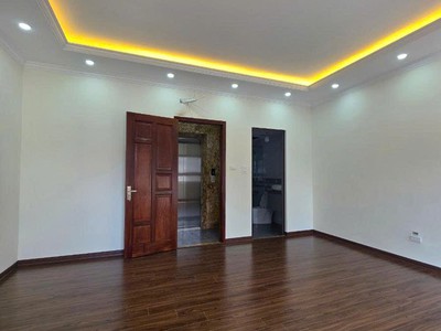 10m ra mặt phố dương quảng hàm, ô tô vào nhà, mới cứng, 50m 7t thang máy 2