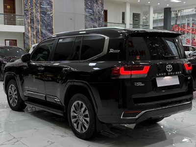 Toyota Land Cruiser LC300 2024 siêu lướt 8000 Km, lên full Trung Đông 5