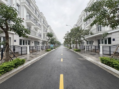 Cần bán 1 hoặc 4 căn sát nhau Shophouse Eurowindow Twin Parks Gia Lâm - Đường Osaka 12m 0