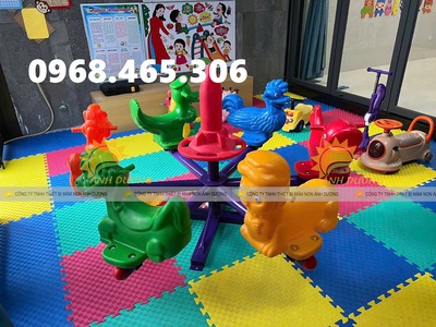 Mâm xoay trẻ em 5 chỗ ngồi, đu quay trẻ em ngoài trời 2