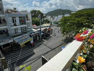 Khách sạn mặt tiền Nguyễn Đình Chiểu, phường Vĩnh Phước   gần biển   giá chỉ 28 tỷ 4