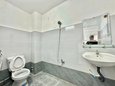 Cho thuê nhà nguyên căn 2 tầng hẻm xe hơi 5m 8