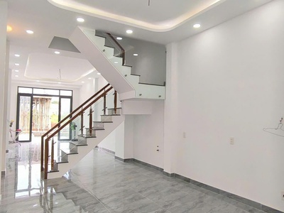 bán nhà phố mới ngay trung tâm Thủ Dầu Một DT 4x30 120m 3 TẦNG CHỈ 2TỶ2 2