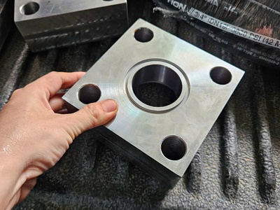 Mặt bích vuông nhiều kích cỡ cho hệ thống thủy lực trên xe công trình, khuôn ép thủy lực 0