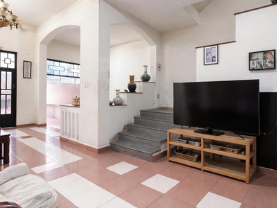 Bán nhà 2 mặt hẻm gần bàu cát, 6 tầng - 57m , xe tải tránh 1