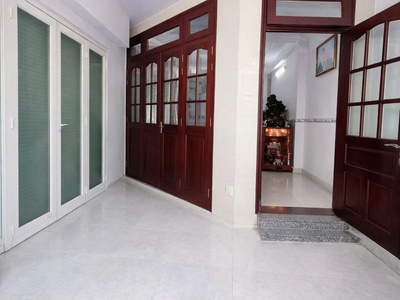 Bán nhà 2 mặt hẻm gần bàu cát, 6 tầng - 57m , xe tải tránh 2