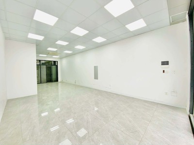 Cho thuê sàn tầng 1 80m2 giá 11tr tại Vinhomes Marina 0