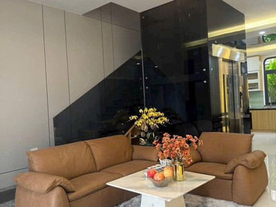 Nhà đẹp   có thang máy   đường 16m 0