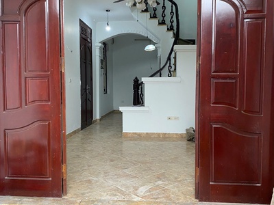 Cho thuê nhà nguyên căn ngõ 102 hoàng đạo thành 40m  x 5 tầng, 5pn, 3wc, 15 triệu 0