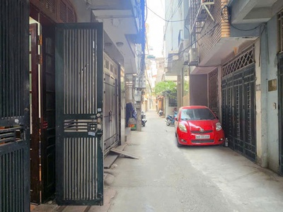 Cc cần cho thuê nhà ngõ nguyễn khang, 30m2 x 4 tầng, 3 ngủ, 12 triệu 0