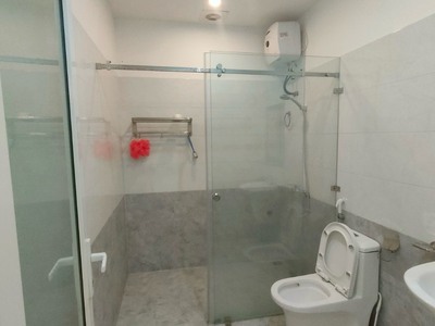 Cho thuê nhà sân cổng riêng Văn Cao, DT: 110m2, 4 p.ngủ. 9