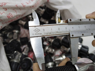 Xưởng cơ khí Hà Thành chuyên sản xuất chân tăng chỉnh 2