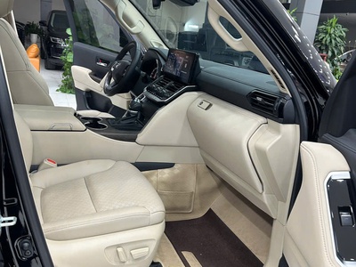 Land Cruisrer LC300 Đen nt kem đăng ký cuối 2024 xe mới đi có 8 Nghìn Km 8