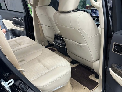 Land Cruisrer LC300 Đen nt kem đăng ký cuối 2024 xe mới đi có 8 Nghìn Km 9