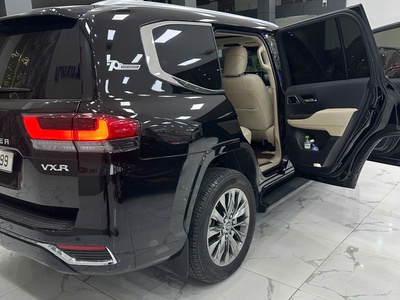 Land Cruisrer LC300 Đen nt kem đăng ký cuối 2024 xe mới đi có 8 Nghìn Km 1