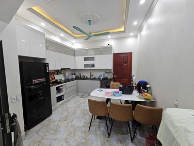 Bán nhà  giãn dân khả lễ 3 tầng làn 2 nguyễn quyền ngay cạnh vườn hoa 1