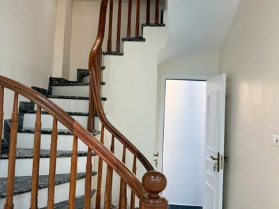 Bán gấp trong 15 ngày 76,5m2 nhà 8 tầng thang máy mặt ngõ 68/79 Nguyễn Văn Linh. Đường 3 ô tô tránh 10